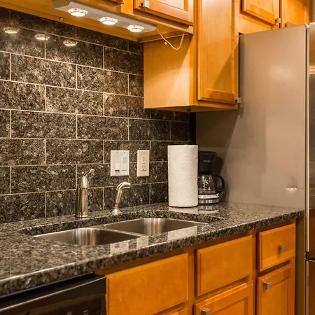 Designer Themed 4 Bedroom In Best Location With Patio And Fireplace Chicago Exterior photo