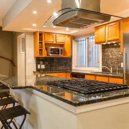 Designer Themed 4 Bedroom In Best Location With Patio And Fireplace Chicago Exterior photo