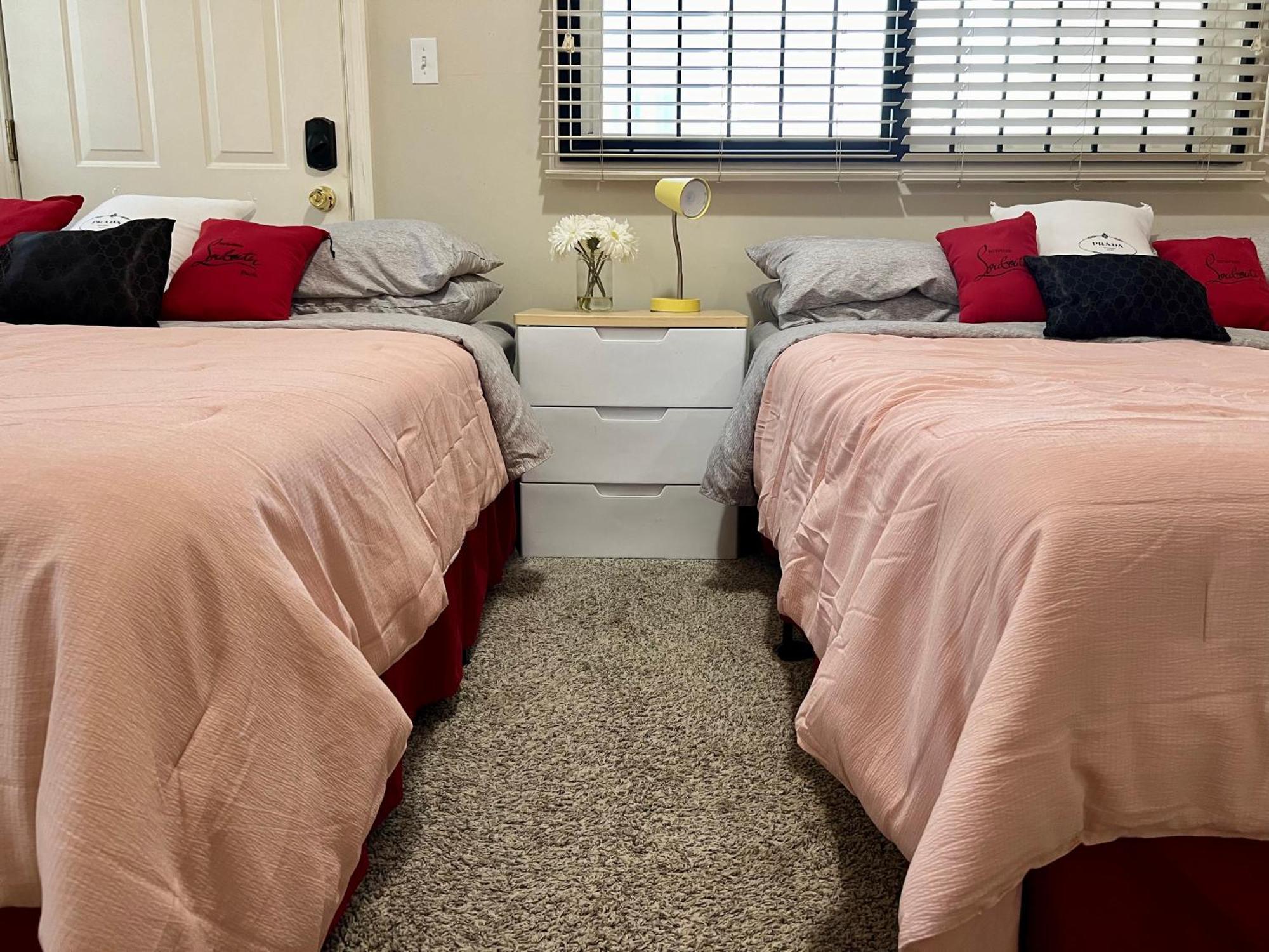 Holiday home Designer Themed 4 Bedroom In Location With Patio And Fireplace *