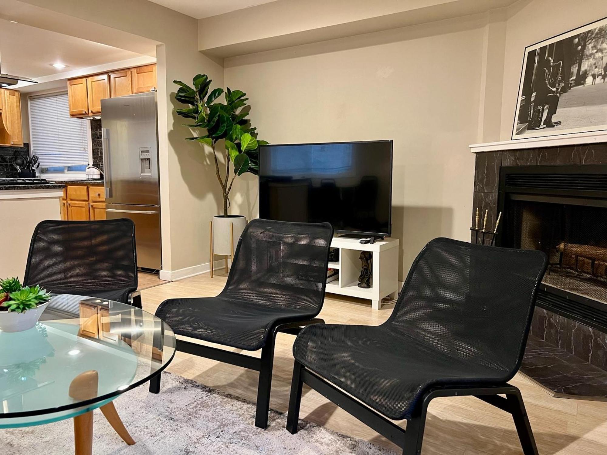 Designer Themed 4 Bedroom In Location With Patio And Fireplace Casa de Férias *